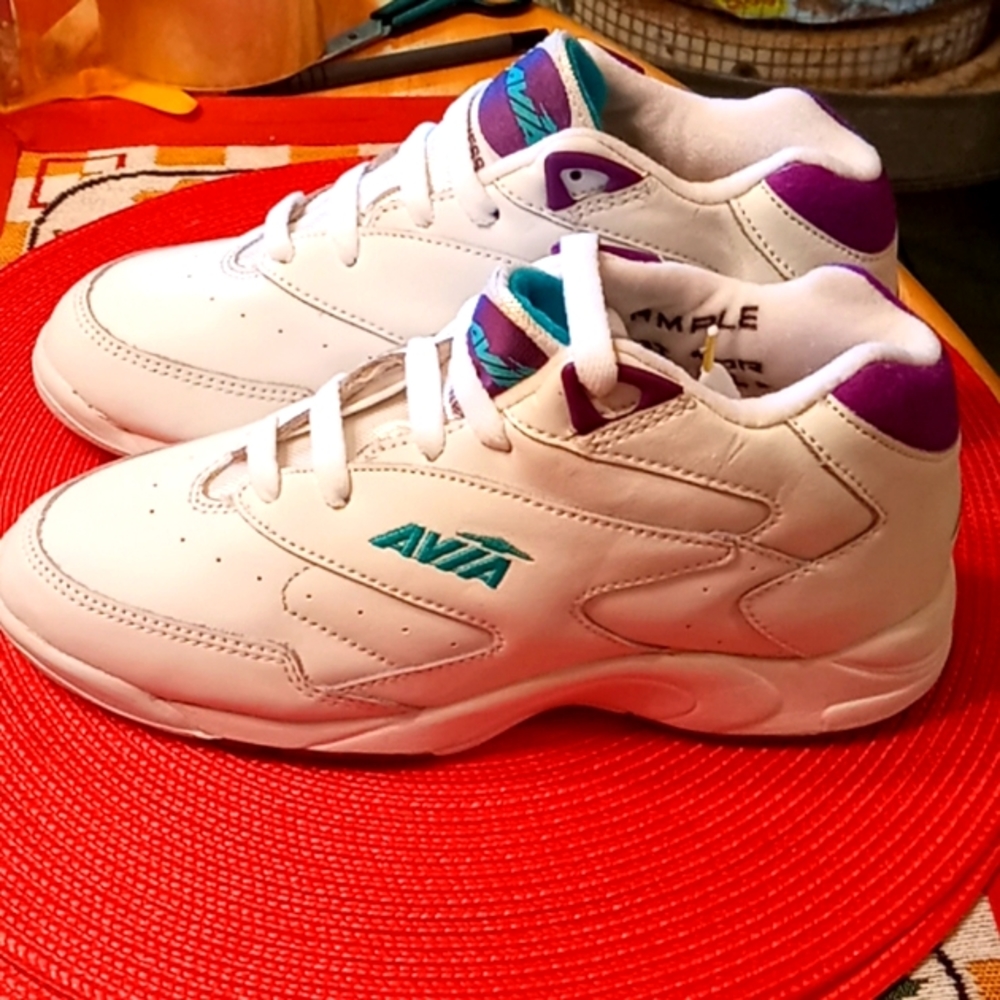 NWT,Vintage 90's, Lady's,AWESOME,Very White Leather, Avia, Aerobic Shoes